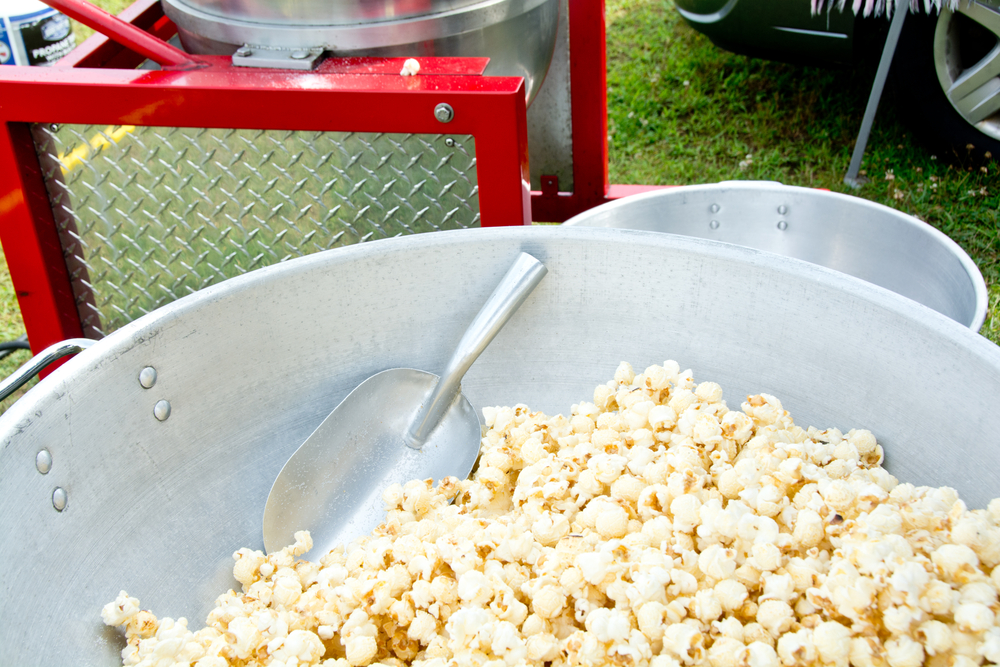 Kettlecorn being man in a metal pan